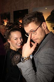 Schauspielerin Darya Grisyuk mit ihrem Freund, dem Schauspieler Philip Birnstiel (©Foto: Martin Schmitz)